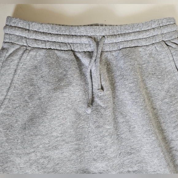 Aritzia TNA Cariboo skirt in healther athletic grey. Size M - Picture 4 of 8